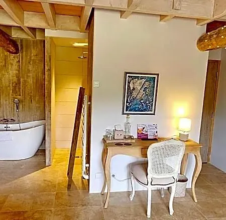 Le Petit Paradis 24 Hotel