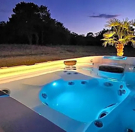 Le Petit Paradis 24 Hotel 3*